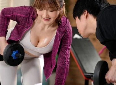 Cặp đôi chàng trai số hưởng và nữ PT gợi cảm nện nhau