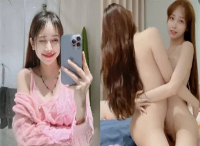 Chủ thể chính cùng cô bạn thân móc bím trong suốt buổi phát trực tiếp